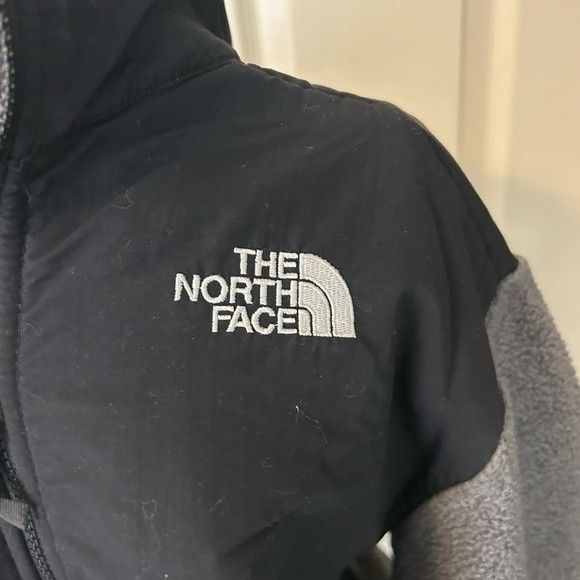 The North Face two-tone Boys size XL fleece zip up  jacket Denali gray & black - Picture 2 of 4